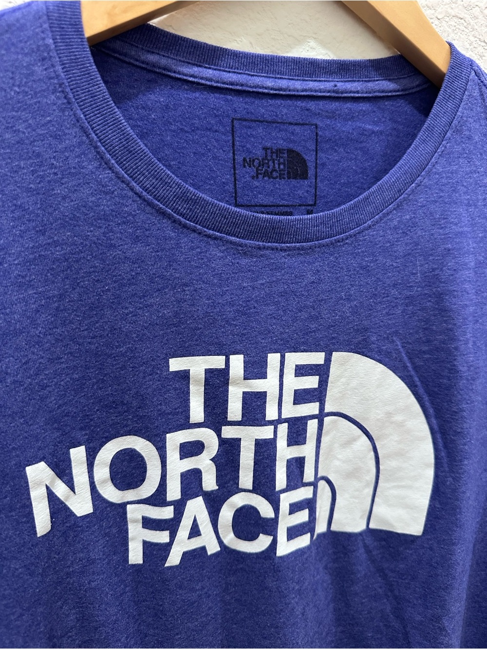 The North Face Women's Purple Logo Graphic T-Shirt Size M - Picture 2 of 4